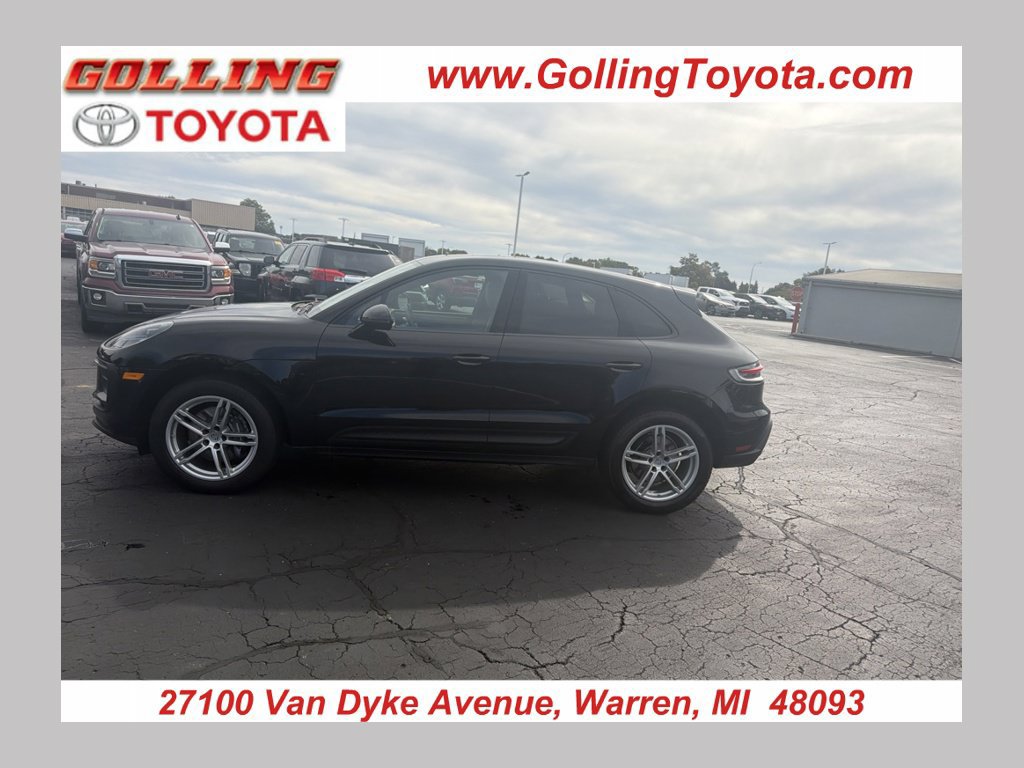 Used 2022 Porsche Macan AWD/4WD image 1
