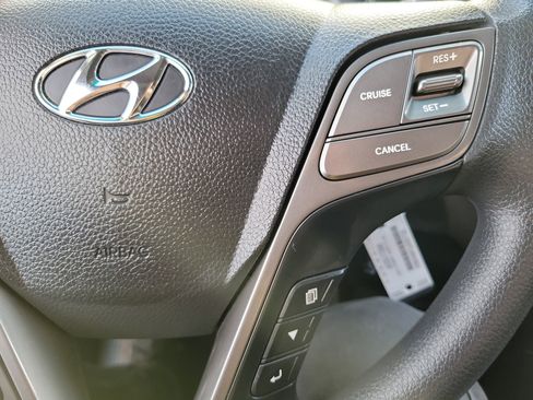 Used 2018 Hyundai Santa Fe SE image 8