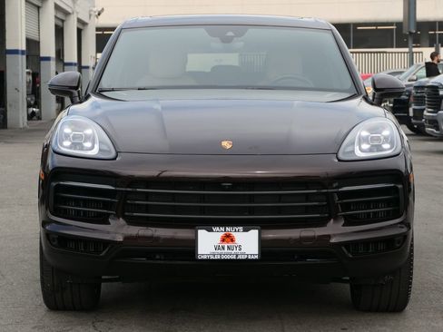 Used 2022 Porsche Cayenne Platinum Edition image 7