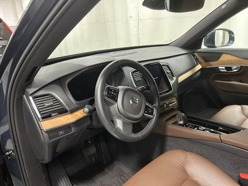 Used 2024 Volvo XC90 B5 Plus w/ Protection Package Premier image 8