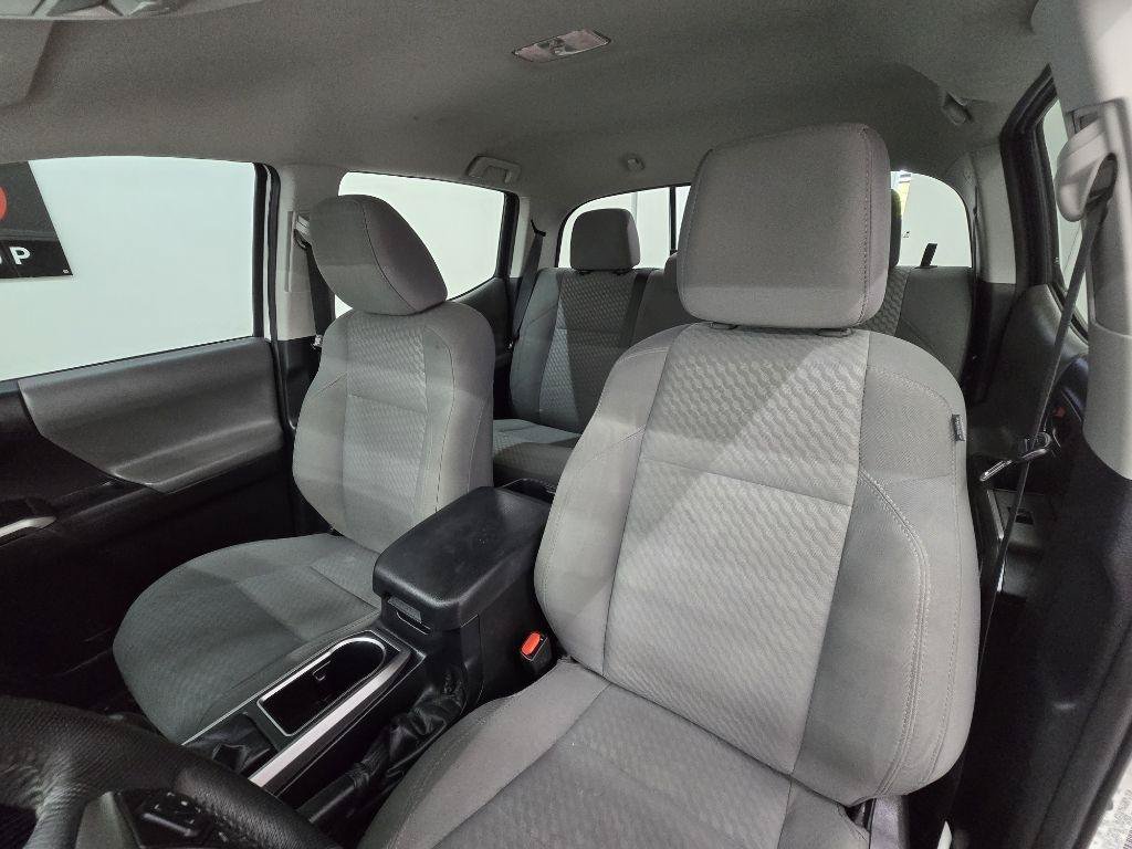 Used 2021 Toyota Tacoma SR5 AWD/4WD image 13