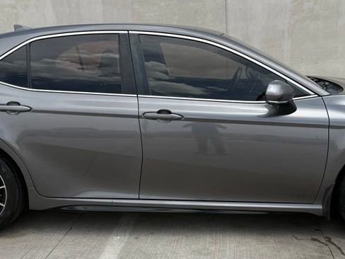 Used 2021 Toyota Camry SE w/ Convenience Package FWD image 5