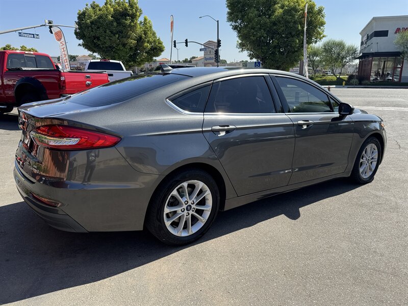 Used 2019 Ford Fusion SE FWD image 15
