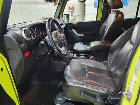 Used 2016 Jeep Wrangler Unlimited Rubicon AWD/4WD image 9