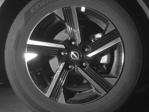 Used 2025 Nissan Sentra SV FWD image 13