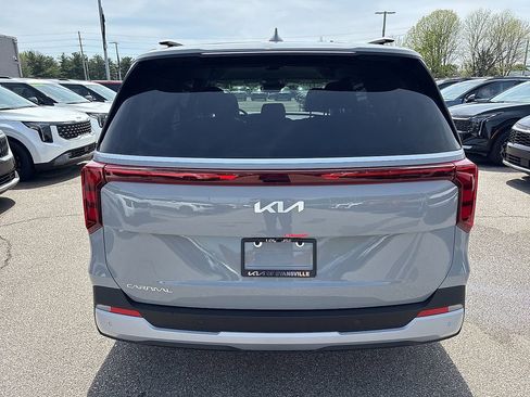 New 2026 Kia Carnival EX FWD image 6