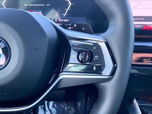 Used 2025 BMW 540i xDrive w/ Premium Package image 25