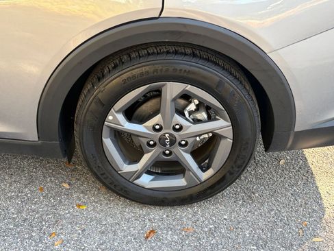 Used 2025 Kia K4 LXS image 25