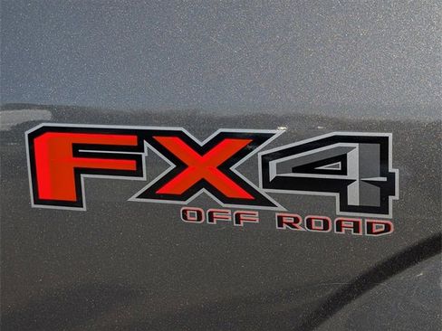 Used 2017 Ford F150 XLT w/ Equipment Group 302A Luxury image 4