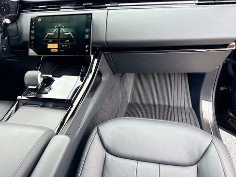 Used 2025 Land Rover Range Rover Sport image 17