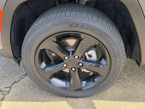 Used 2023 Jeep Grand Cherokee Altitude RWD image 34