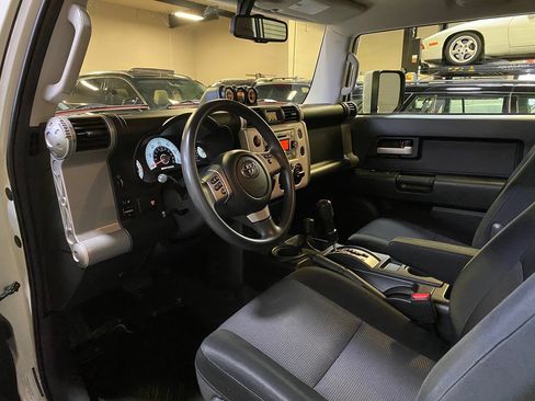 Used 2011 Toyota FJ Cruiser 4WD w/ Convenience Pkg image 16