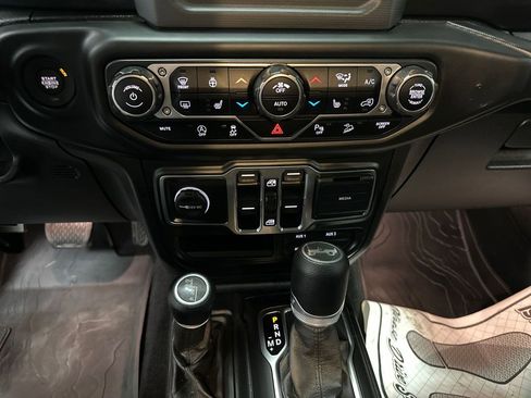 Used 2020 Jeep Wrangler Unlimited Sport image 19