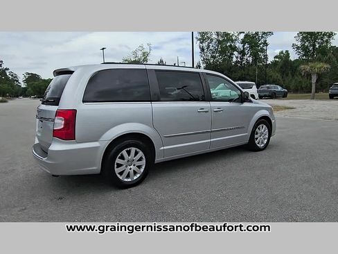 Used 2012 Chrysler Town & Country Touring w/ Entertainment Group #1 FWD image 32