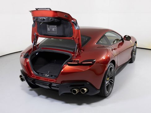 Used 2022 Ferrari Roma image 16
