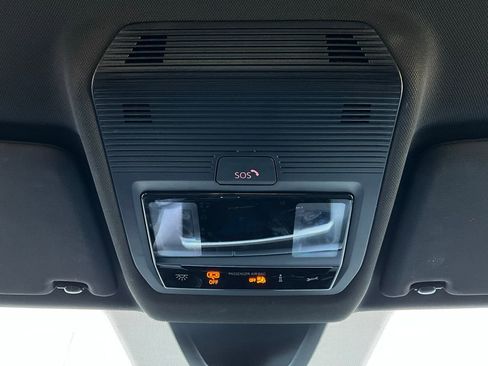 Used 2025 Volkswagen Atlas Cross Sport SE image 16