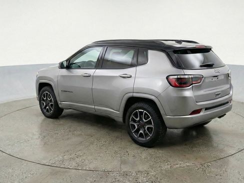 Used 2025 Jeep Compass Trailhawk AWD/4WD image 5