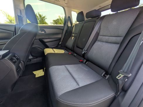 Used 2024 Nissan Rogue SV FWD image 13