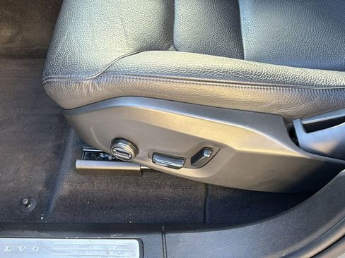 Certified 2024 Volvo XC60 B5 Plus AWD/4WD image 25