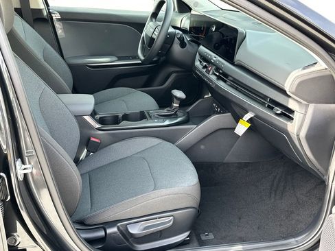 New 2025 Kia K4 LXS image 10