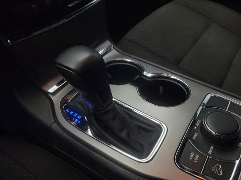 Used 2019 Jeep Grand Cherokee Laredo image 26