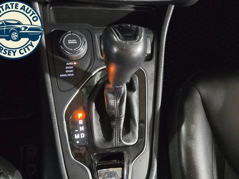 Used 2021 Jeep Cherokee Latitude Plus w/ Sun & Sound Group AWD/4WD image 21