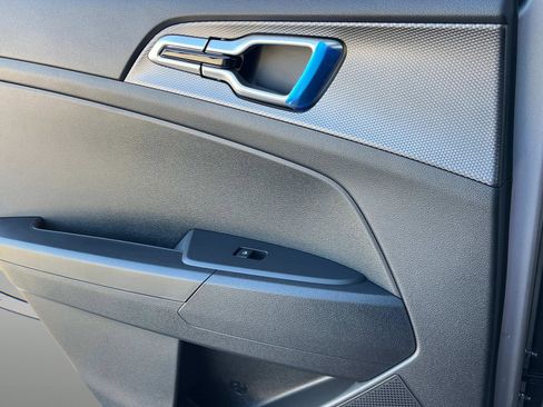 New 2025 Kia Sportage LX image 17