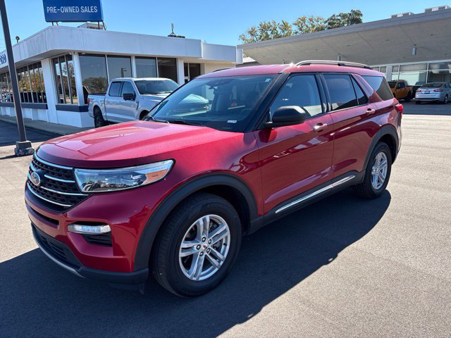Certified 2024 Ford Explorer XLT w/ Equipment Group 202A AWD/4WD image 9