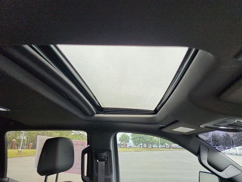 Used 2024 GMC Sierra 1500 AT4 w/ Technology Package image 9