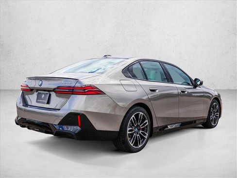 Used 2026 BMW 550e xDrive w/ Executive Package AWD/4WD image 5
