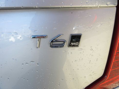 Used 2019 Volvo XC90 T6 Momentum w/ Advanced Package image 9