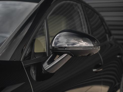 New 2025 Porsche Macan image 9