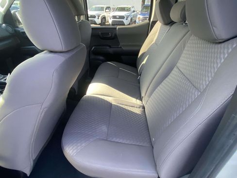 Used 2022 Toyota Tacoma SR AWD/4WD image 11