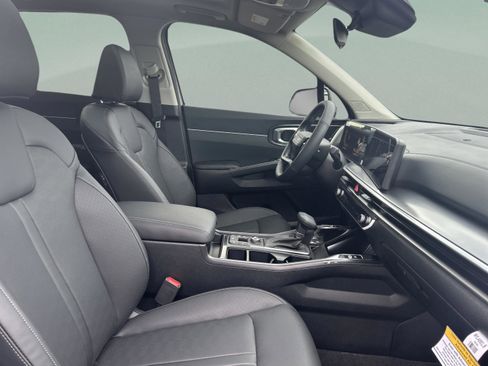 New 2026 Kia Sorento S w/ S Panoramic Sunroof Package image 9