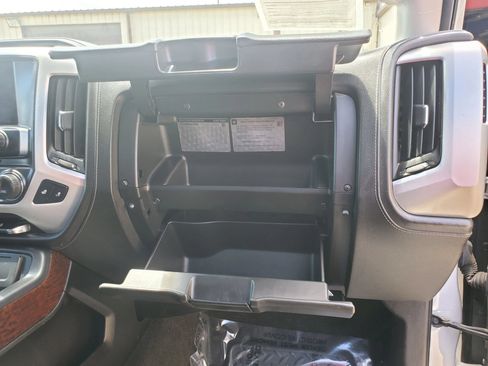 Used 2017 GMC Sierra 1500 SLE w/ SLE Value Package AWD/4WD image 32