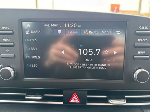 Used 2025 Hyundai Elantra SE image 22