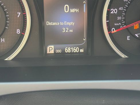 Used 2016 Toyota Camry SE w/ Moonroof Package FWD image 20