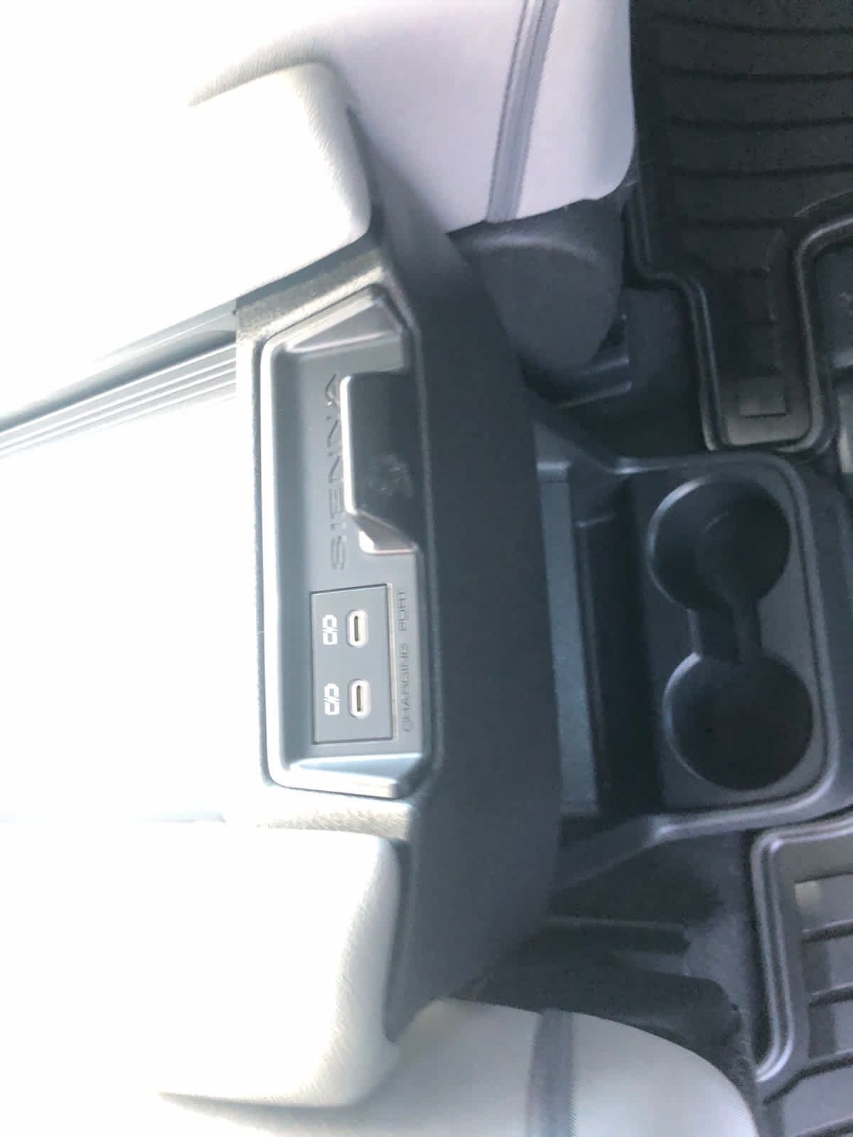 Certified 2025 Toyota Sienna LE w/ LE Plus Package FWD image 28