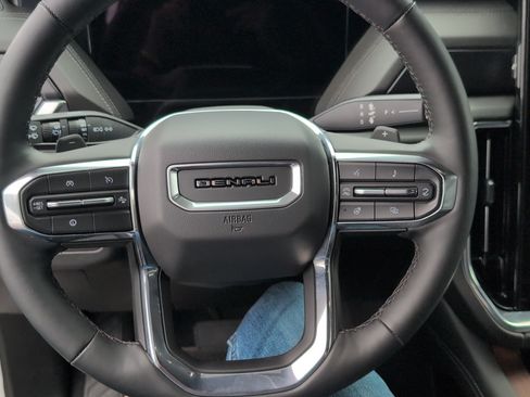 Used 2025 GMC Yukon Denali AWD/4WD image 12
