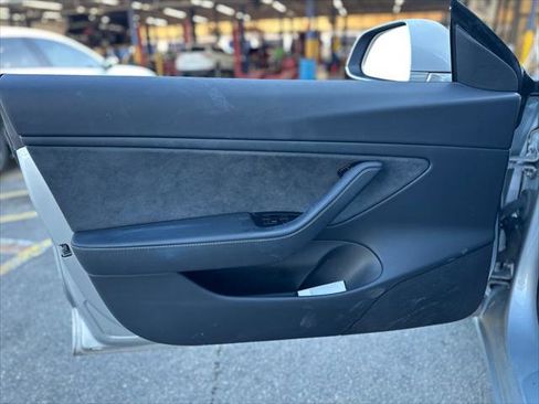 Used 2018 Tesla Model 3 Long Range image 13