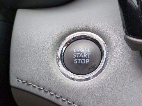 Used 2023 Toyota Highlander XLE image 28