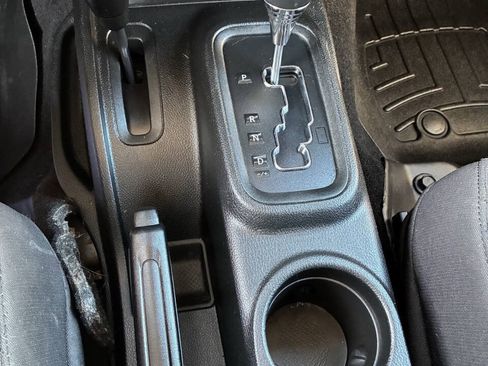 Used 2017 Jeep Wrangler Unlimited Sport w/ Quick Order Package 24S AWD/4WD image 21