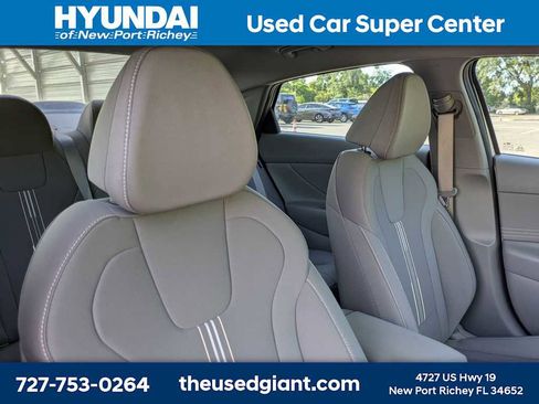 Used 2025 Hyundai Elantra Sport FWD image 6