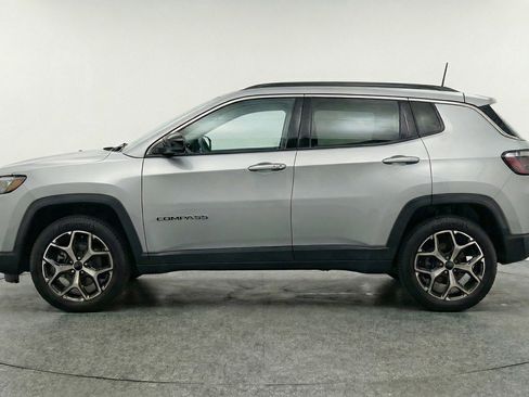 Used 2025 Jeep Compass Limited AWD/4WD image 5