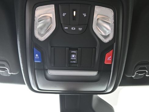 Used 2025 RAM 1500 Big Horn AWD/4WD image 34