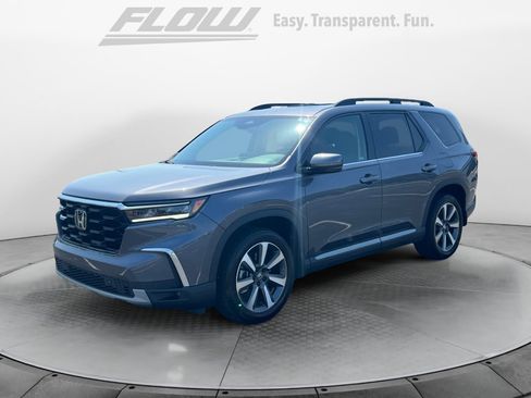 Certified 2025 Honda Pilot Touring image 3