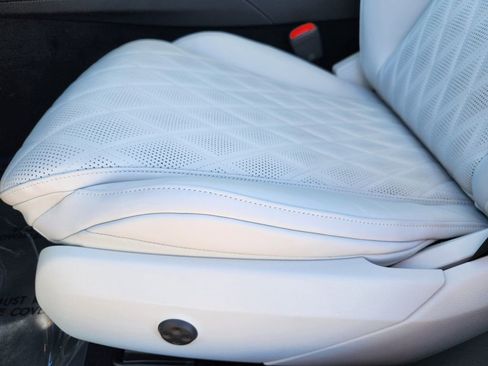 Used 2025 Mercedes-Benz E 350 4MATIC Sedan image 23