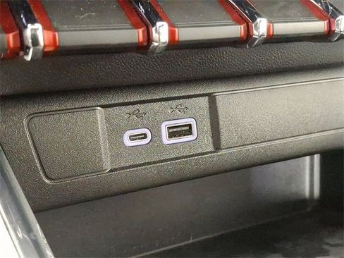 Used 2024 GMC Canyon AT4X image 27