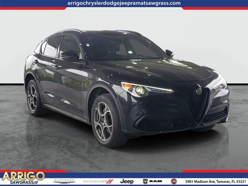 Used 2023 Alfa Romeo Stelvio Sprint RWD image 1