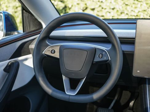 Used 2026 Tesla Model Y Long Range AWD/4WD image 13